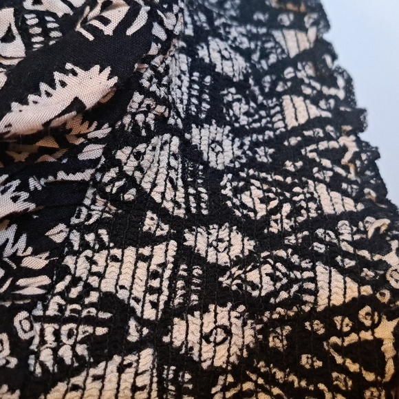 Crop Feather Jeweled Belly Top size  M Soft stretchy and comfortable With the Ti - Picture 3 of 7